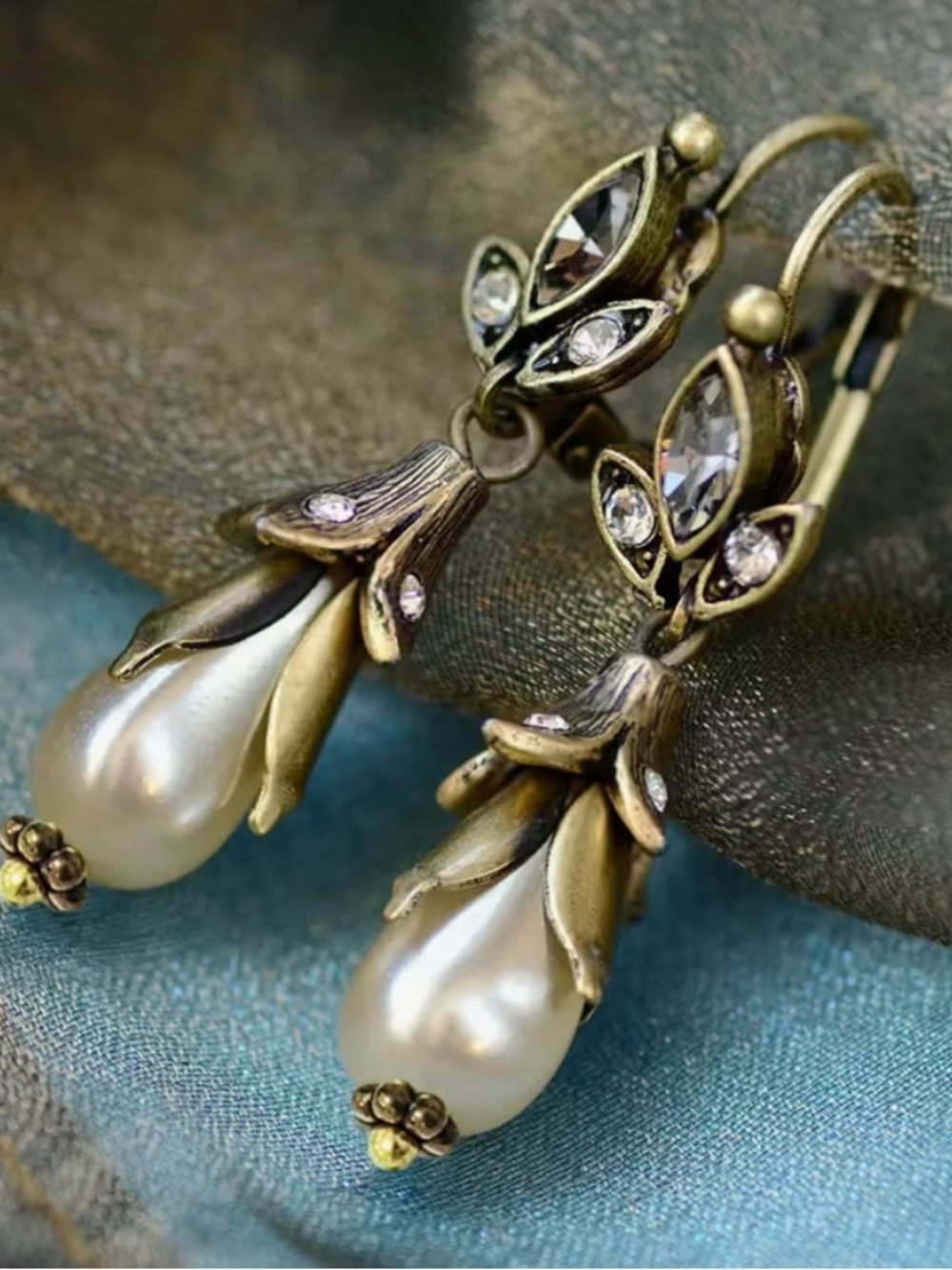 💕 Classic Vintage-Inspired Gold Pearl & Rhinestone Drop Earrings 💕